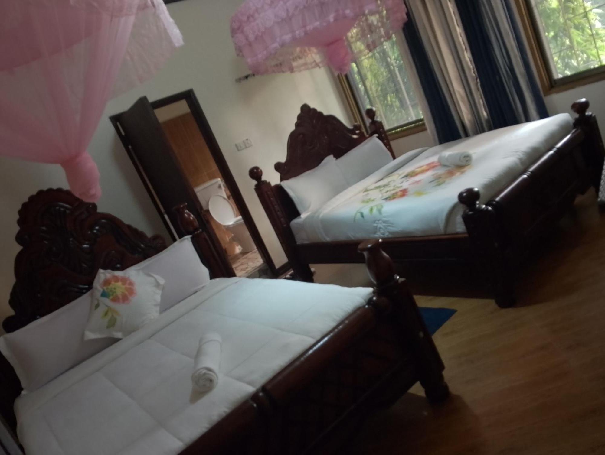 Discovery Courts Hotel Ентебе Екстериор снимка